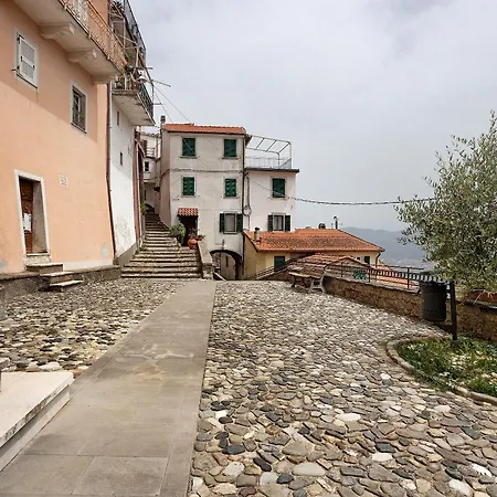 Al Castello * Valeriano Lunense