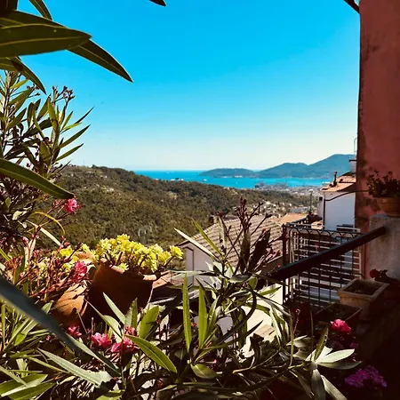 Al Castello Апартаменты Valeriano Lunense